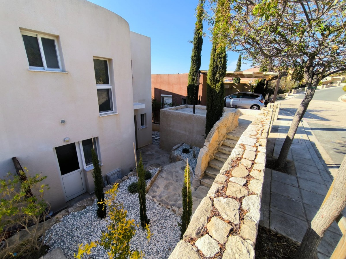 Semi Detached Villa For Rent  in  Chlorakas