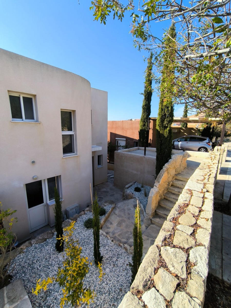 Semi Detached Villa For Rent  in  Chlorakas