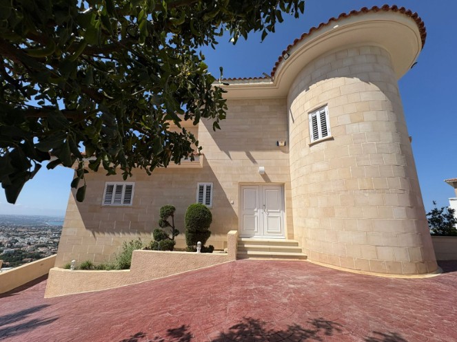 Detached Villa For Sale  in  Peyia