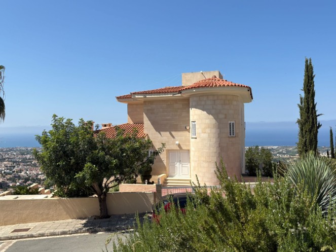 Detached Villa For Sale  in  Peyia