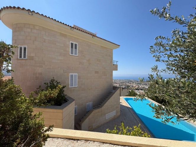Detached Villa For Sale  in  Peyia