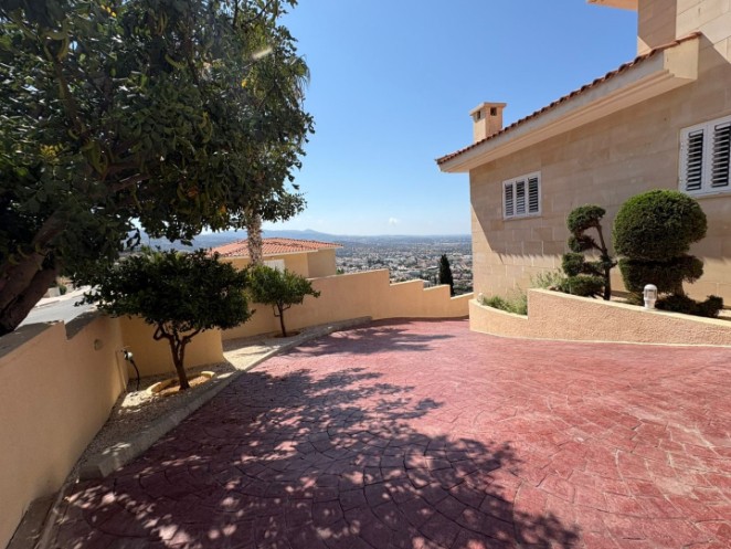 Detached Villa For Sale  in  Peyia