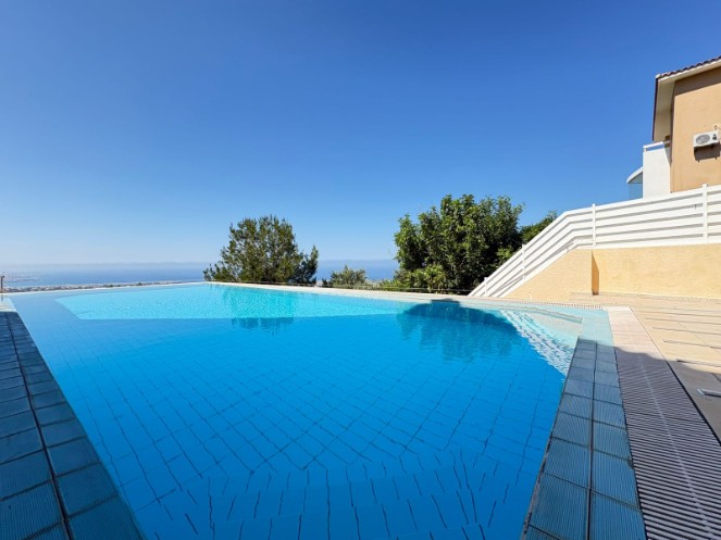 Detached Villa For Sale  in  Peyia