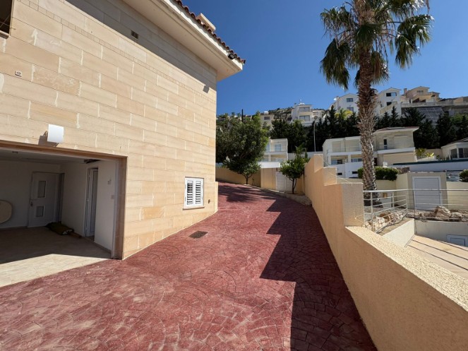 Detached Villa For Sale  in  Peyia