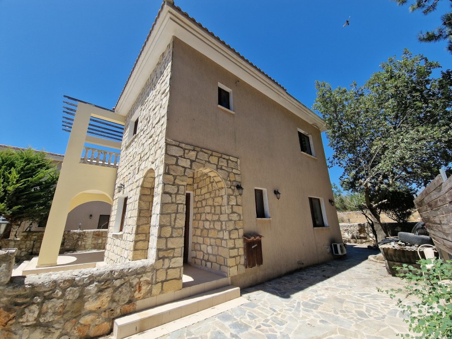 Detached Villa For Sale  in  Ineia
