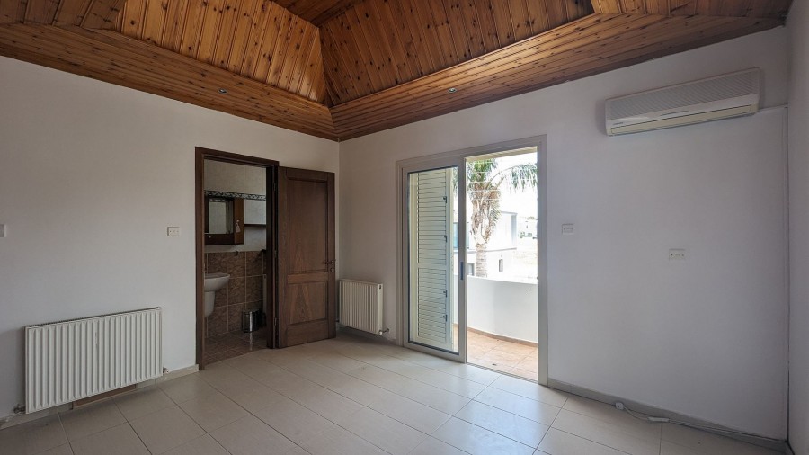 Detached Villa For Sale  in  Lakatamia