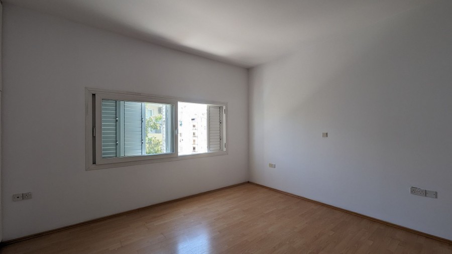 Semi Detached Villa For Sale  in  Strovolos
