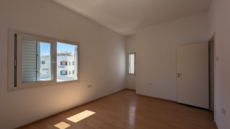 Semi Detached Villa For Sale  in  Strovolos