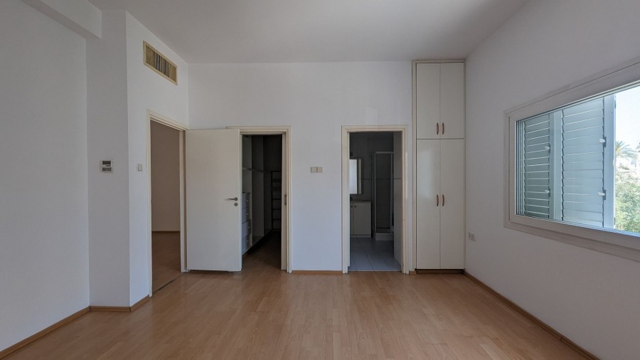 Semi Detached Villa For Sale  in  Strovolos