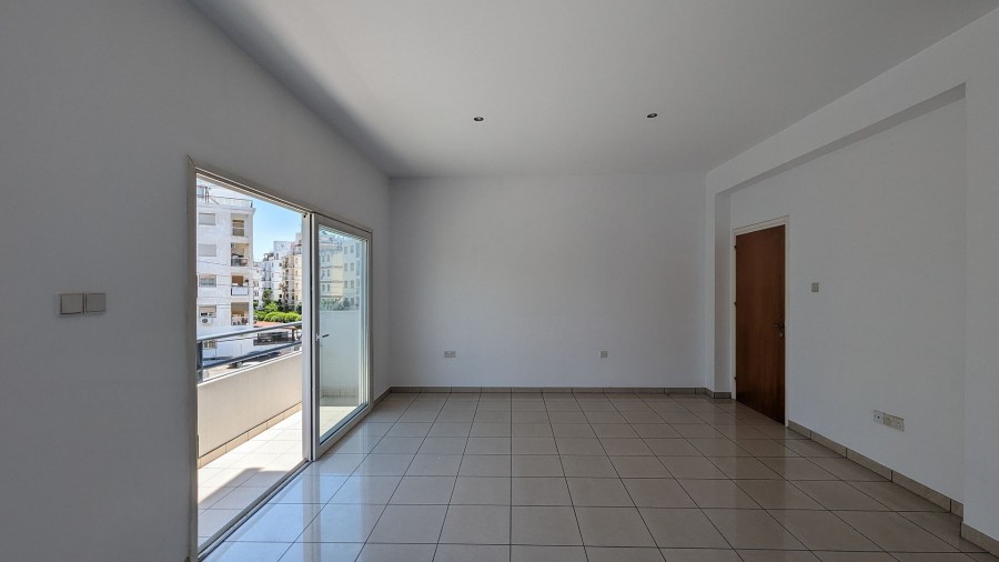 Semi Detached Villa For Sale  in  Strovolos