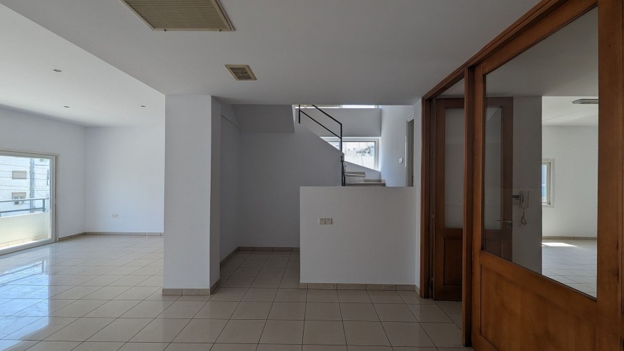 Semi Detached Villa For Sale  in  Strovolos