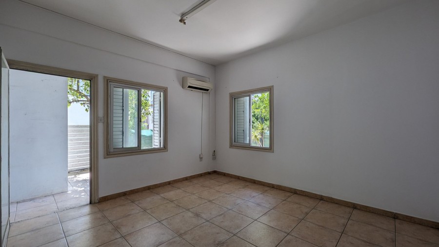 Semi Detached Villa For Sale  in  Strovolos