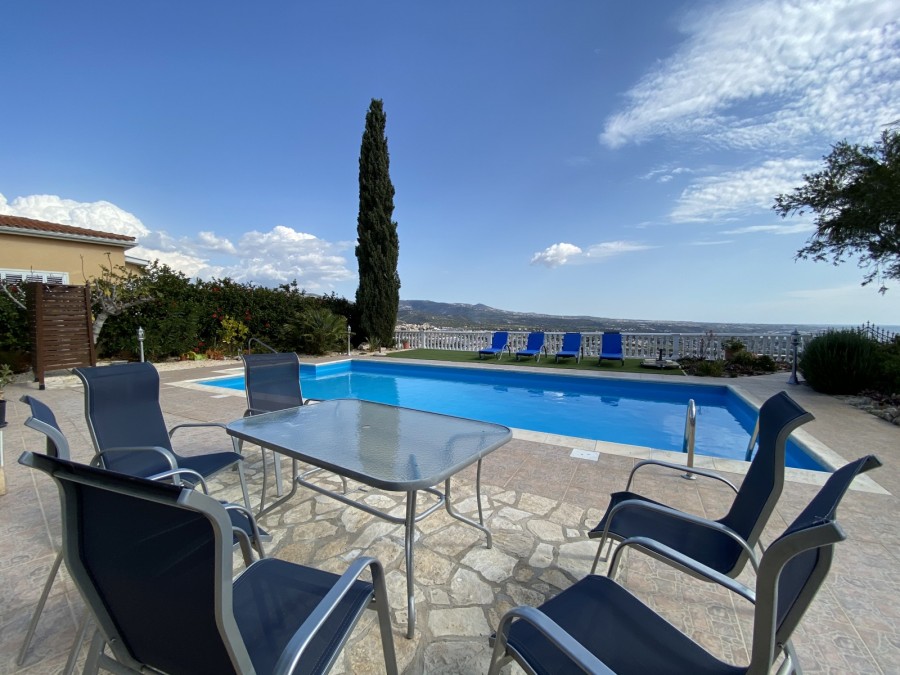 Bungalow For Sale  in  Peyia