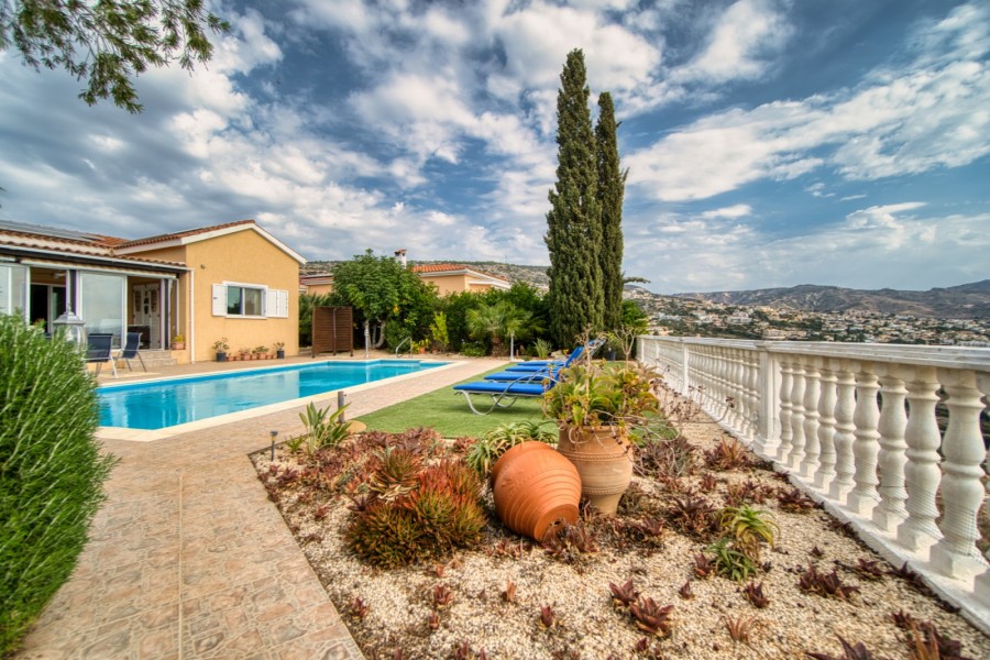Peyia, Paphos Bungalow For Sale | WW12296
