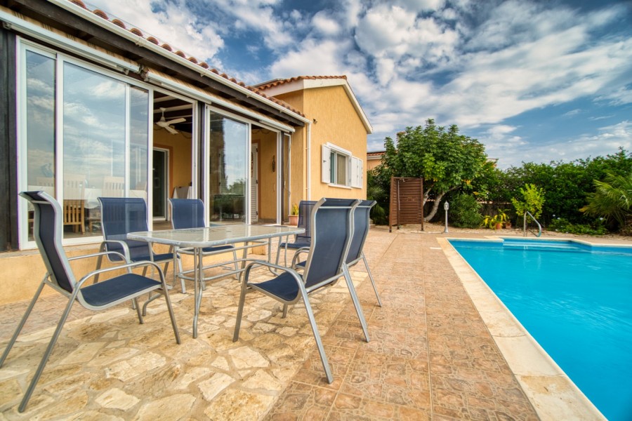 Bungalow For Sale  in  Peyia