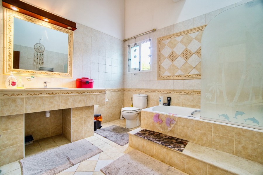 Bungalow For Sale  in  Peyia