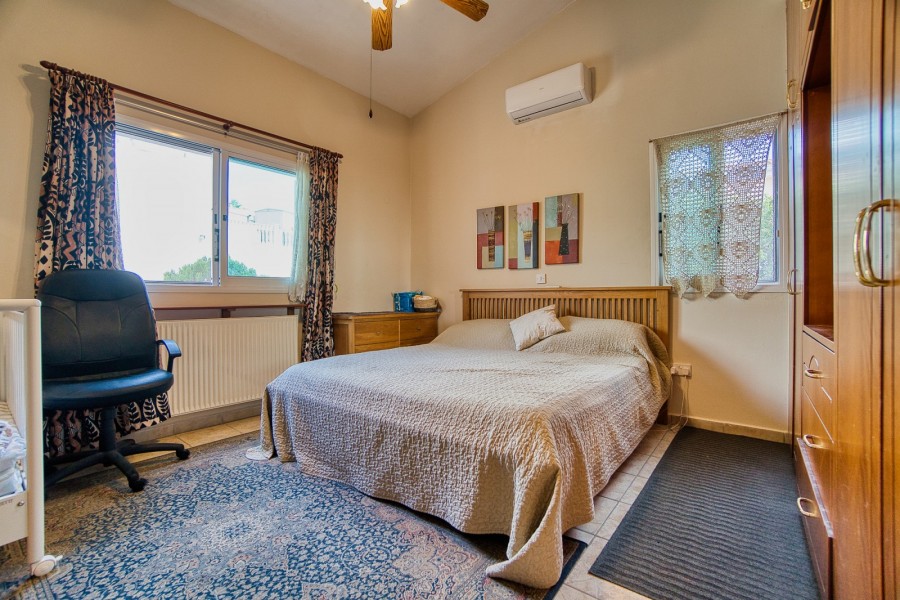 Bungalow For Sale  in  Peyia