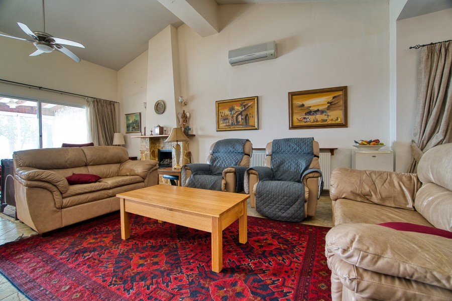 Bungalow For Sale  in  Peyia