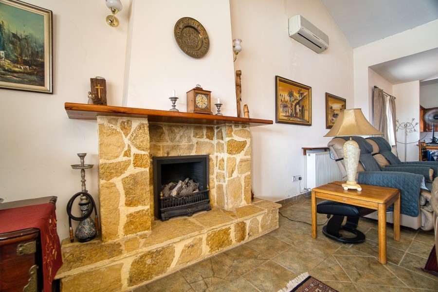 Bungalow For Sale  in  Peyia