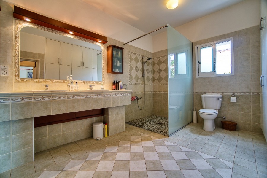 Bungalow For Sale  in  Peyia