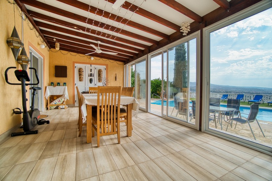 Bungalow For Sale  in  Peyia