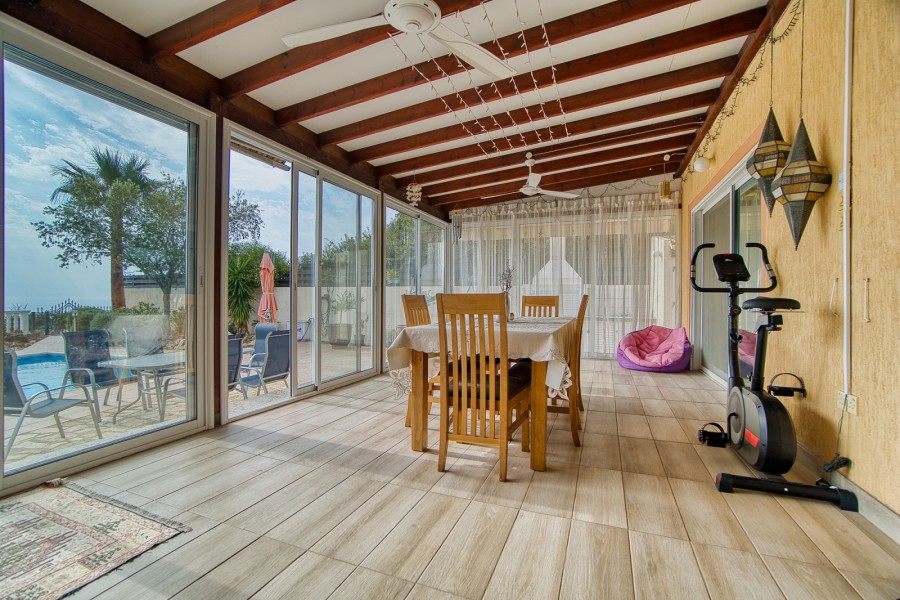 Bungalow For Sale  in  Peyia