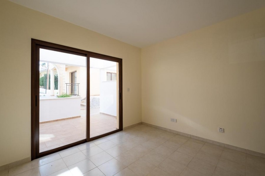 Town House / Maisonette For Sale  in  Peyia