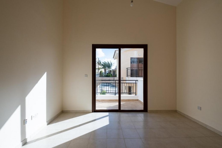 Town House / Maisonette For Sale  in  Peyia