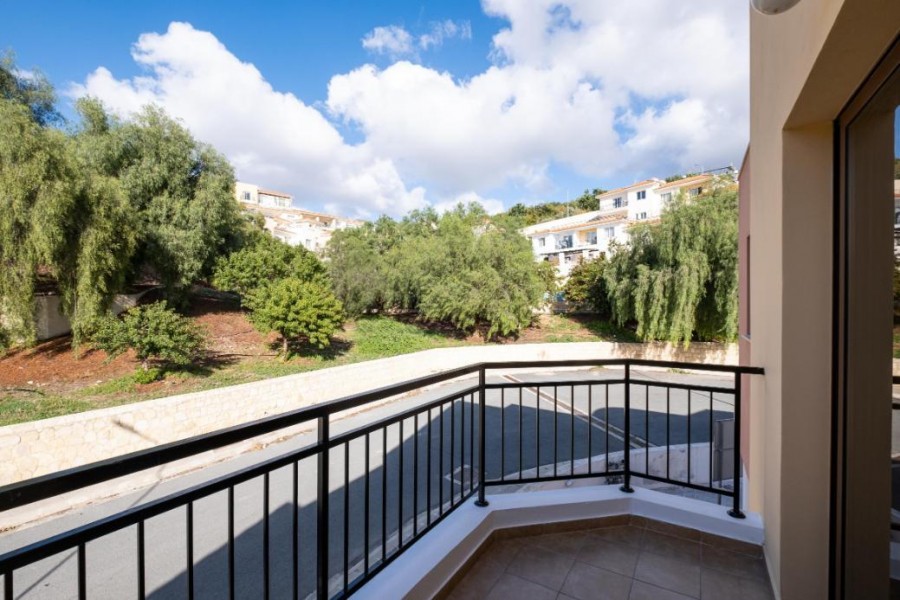 Town House / Maisonette For Sale  in  Peyia