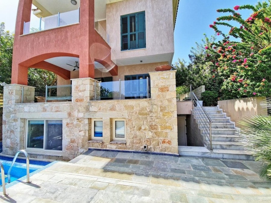 Detached Villa For Sale  in  Neo Chorio
