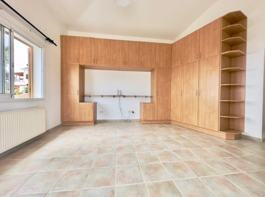 Detached Villa For Sale  in  Tsada