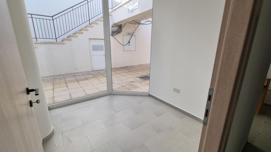Shop For Rent  in  Kato Paphos