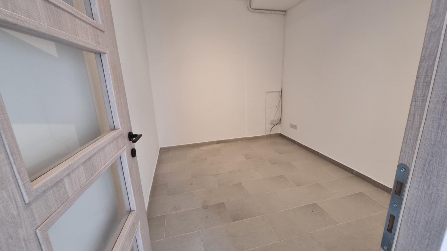 Shop For Rent  in  Kato Paphos