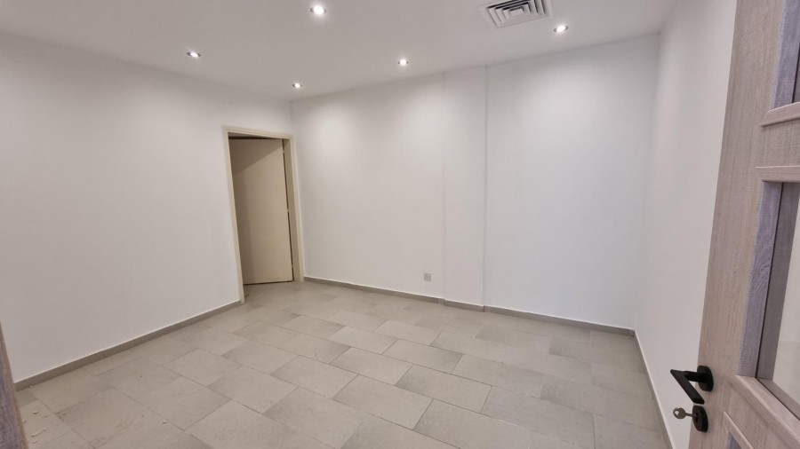 Shop For Rent  in  Kato Paphos