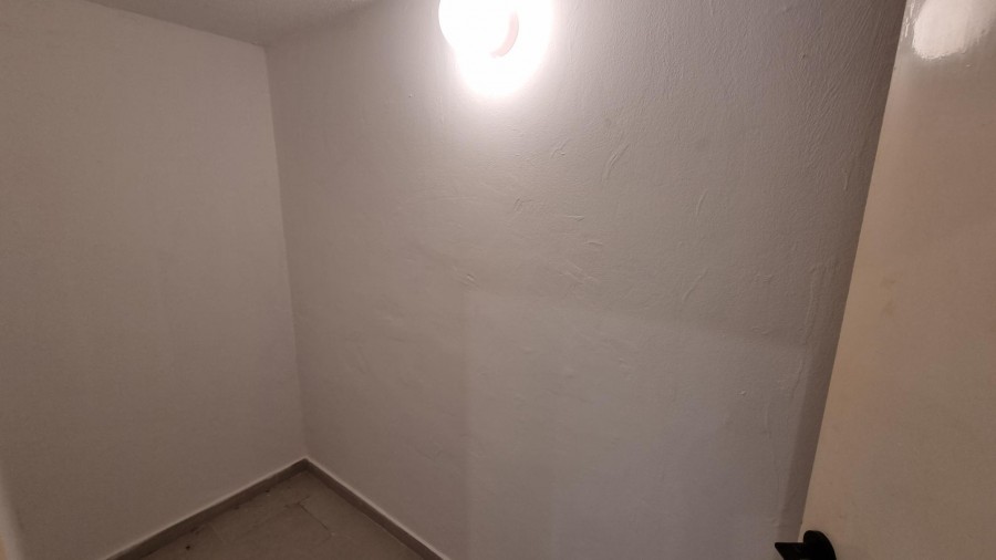 Shop For Rent  in  Kato Paphos